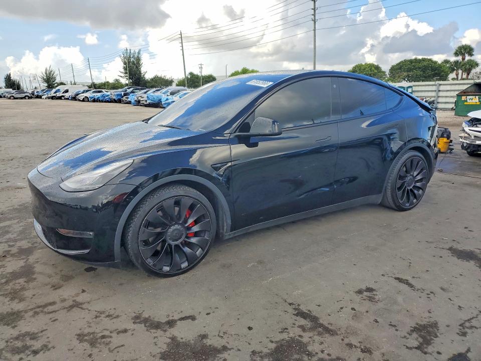 Auction sale of the 2022 Tesla Model Y, vin: 7SAYGDEF4NF469042, lot number: 61852966