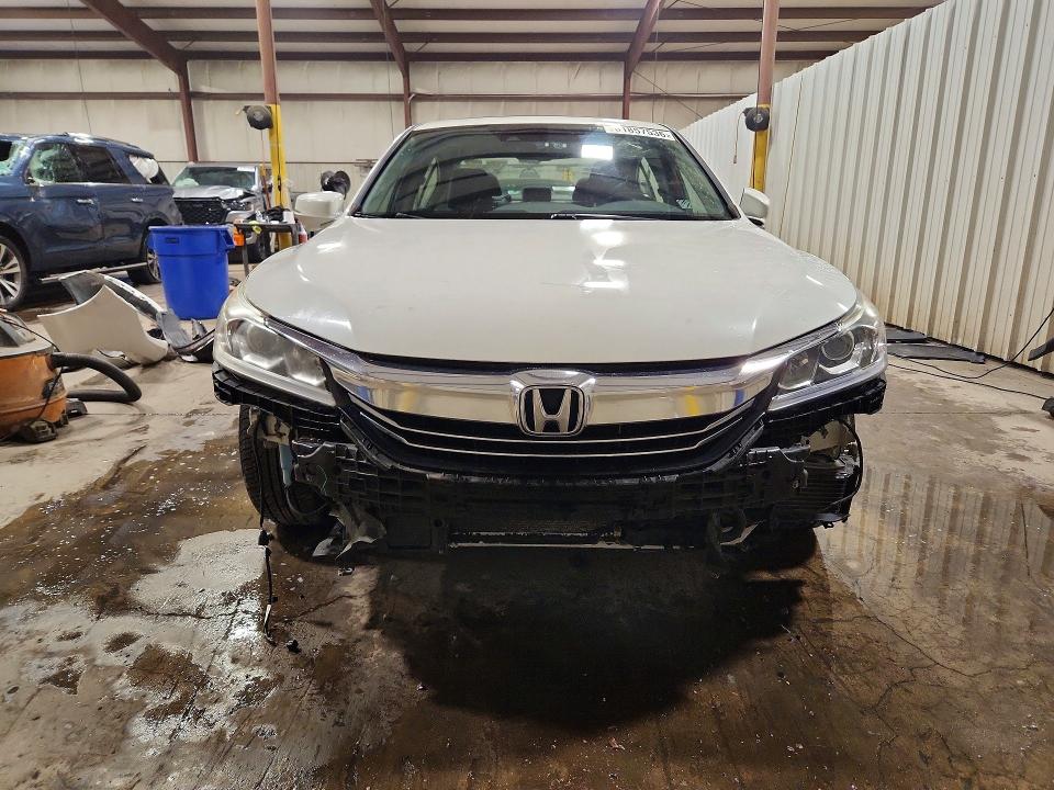 Продаж на аукціоні авто 2017 Honda Accord, vin: JHMCR6F54HC012993, номер лоту: 61857536