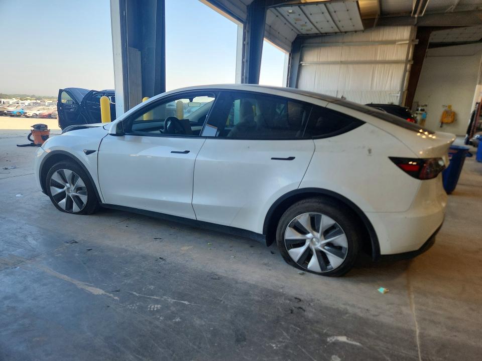 61222396 :رقم المزاد ، 7SAYGAEE1PF759294 vin ، 2023 Tesla Model Y مزاد بيع