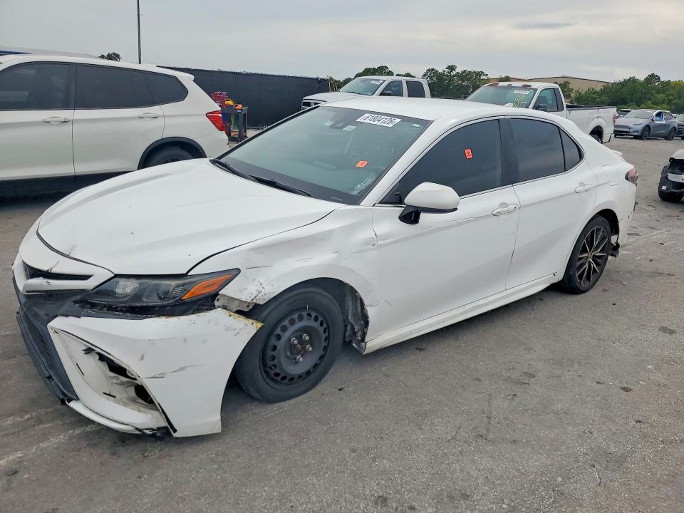 61804126 :رقم المزاد ، 4T1G11AK1MU530859 vin ، 2021 Toyota Camry مزاد بيع