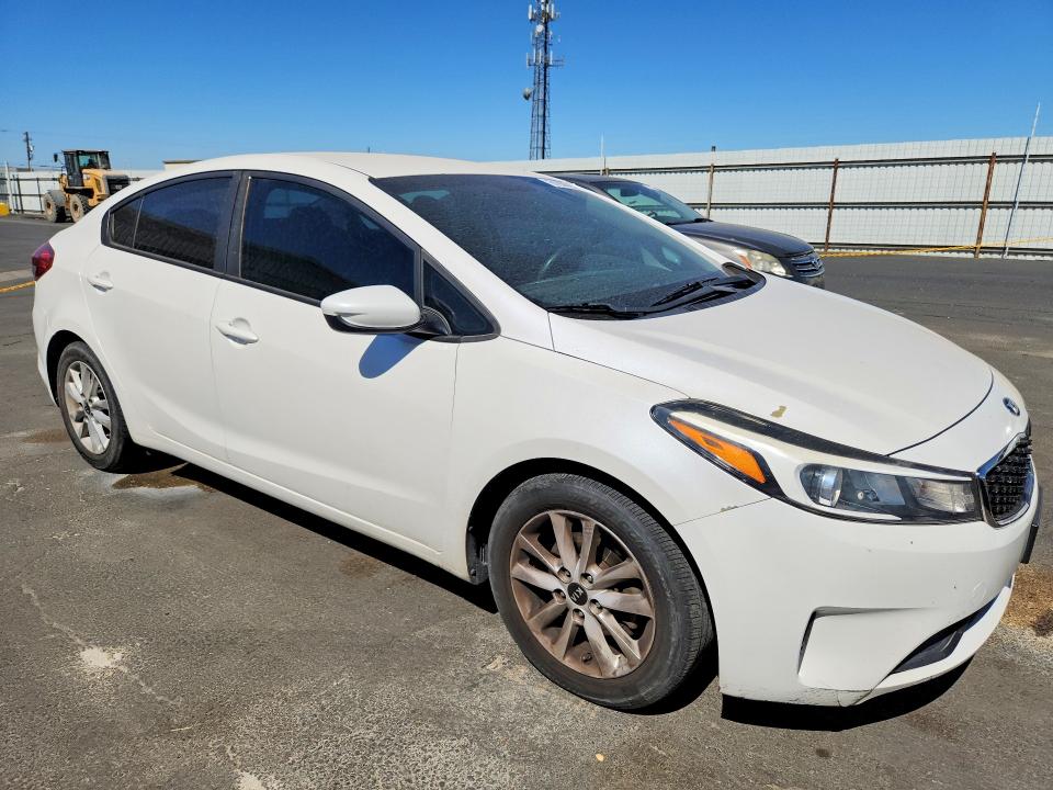 61636106 :رقم المزاد ، 3KPFL4A71HE013024 vin ، 2017 Kia Forte مزاد بيع