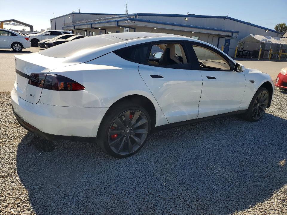 60815756 :رقم المزاد ، 5YJSA1DP9DFP13098 vin ، 2013 Tesla Model S مزاد بيع