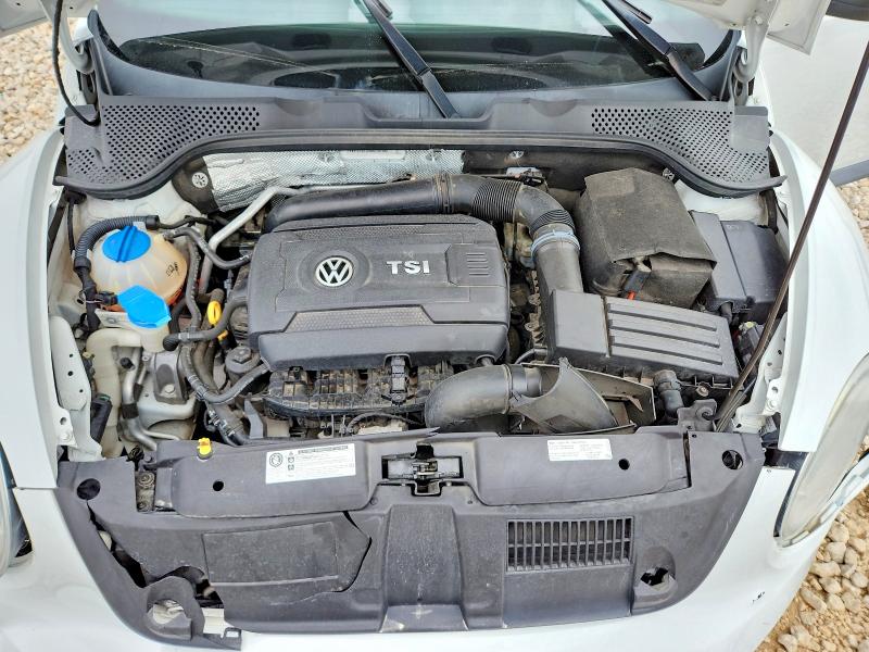 60526526 :رقم المزاد ، 3VWF17ATXHM610700 vin ، 2017 Volkswagen Beetle مزاد بيع