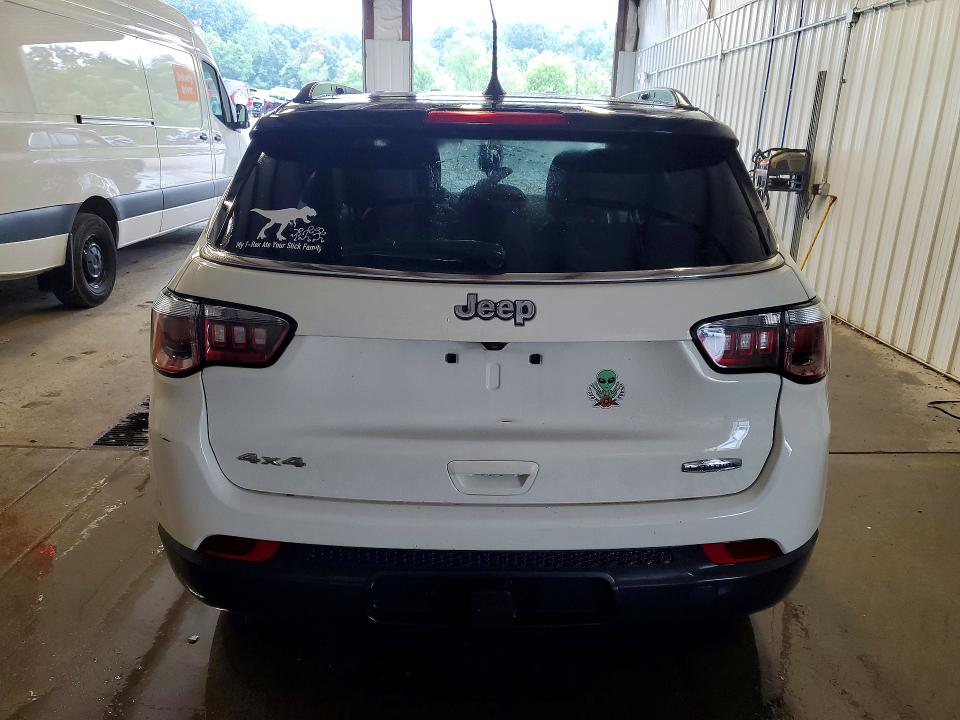 62983086 :رقم المزاد ، 3C4NJDBB4JT241153 vin ، 2018 Jeep Compass مزاد بيع