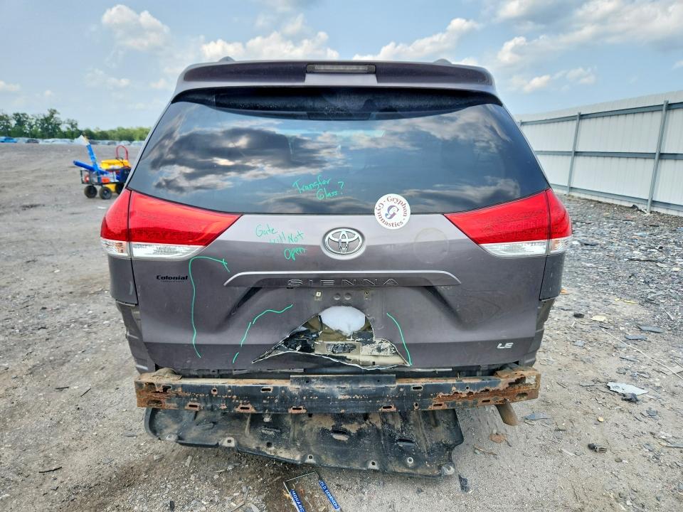 62760856 :رقم المزاد ، 5TDKK3DC6ES421878 vin ، 2014 Toyota Sienna مزاد بيع