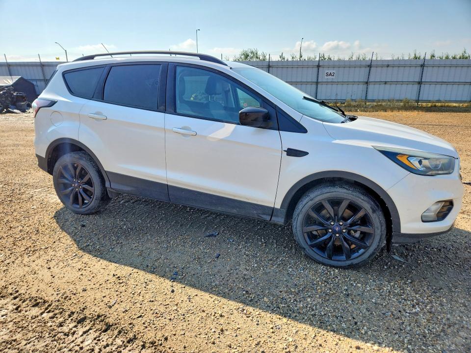 Продажа на аукционе авто 2017 Ford Escape, vin: 1FMCU9GD4HUA43433, номер лота: 62821366