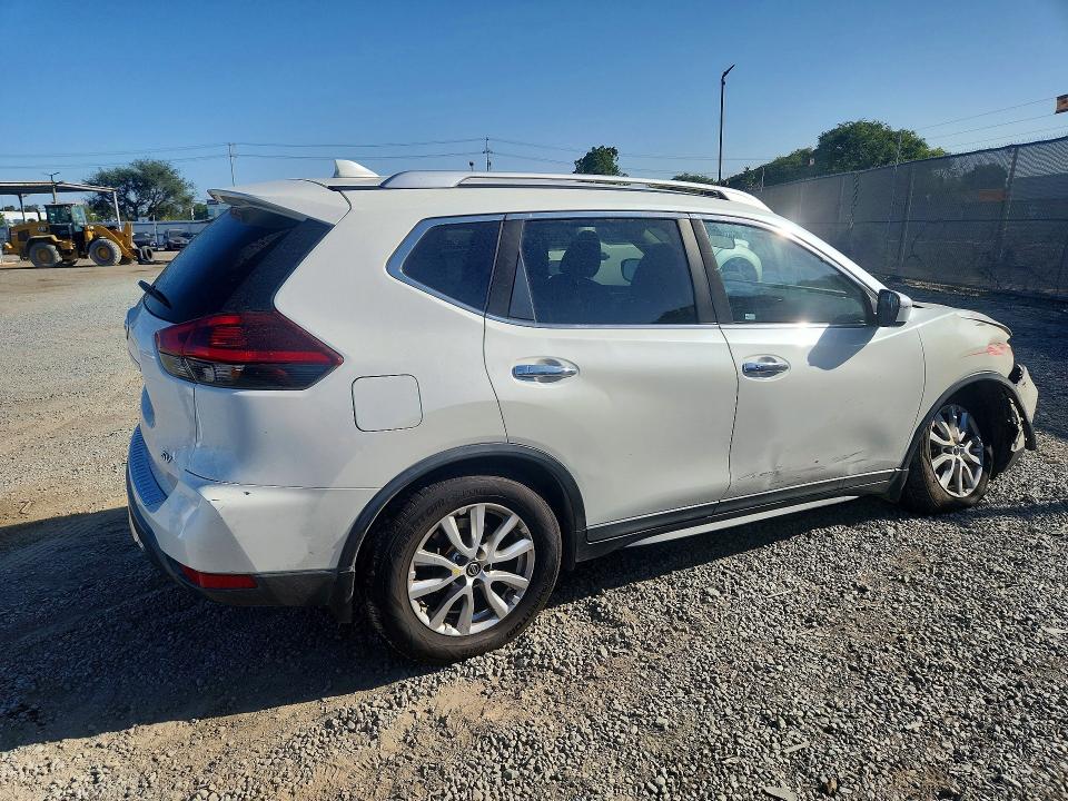 61072756 :رقم المزاد ، KNMAT2MT6JP600008 vin ، 2018 Nissan Rogue مزاد بيع