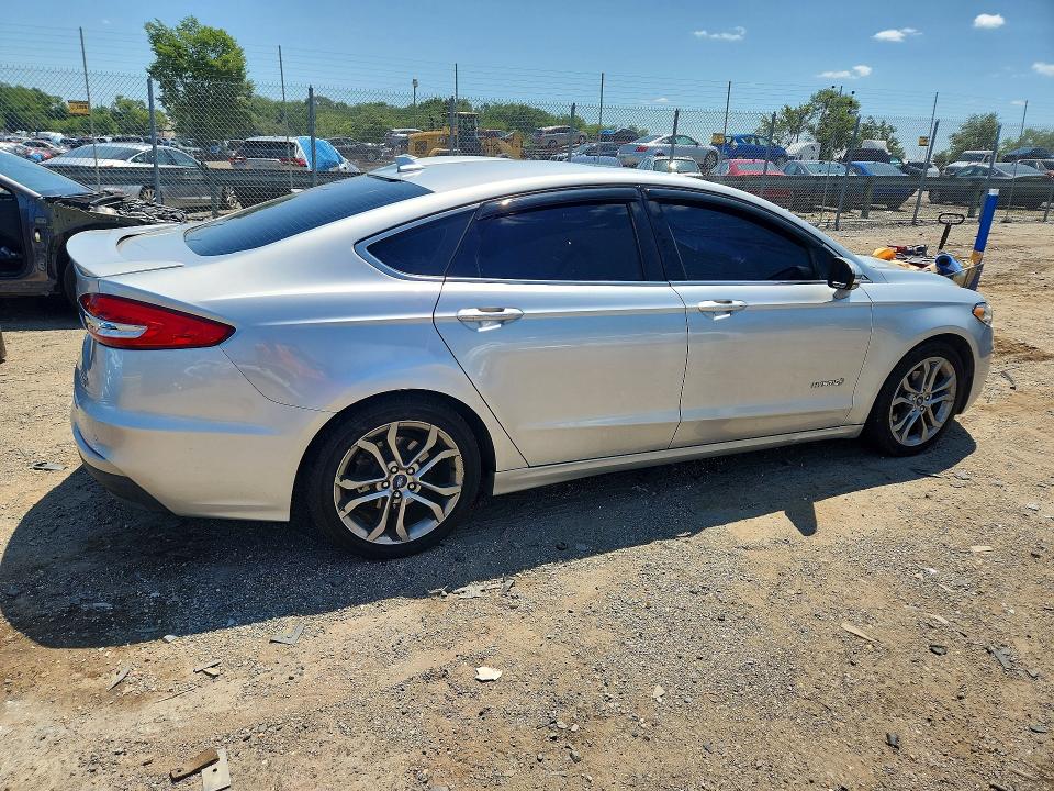 62511416 :رقم المزاد ، 3FA6P0RU5KR138797 vin ، 2019 Ford Fusion مزاد بيع