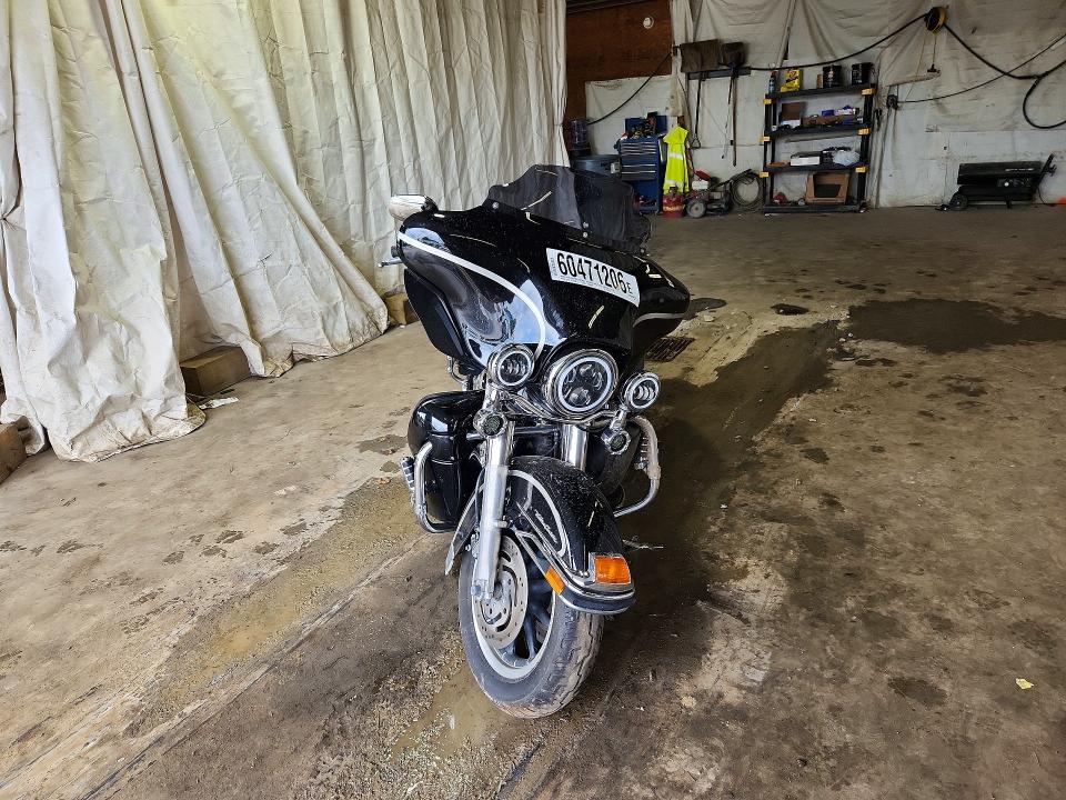 60471206 :رقم المزاد ، 1HD1FCW183Y601164 vin ، 2003 Harley-davidson Flhtcui مزاد بيع