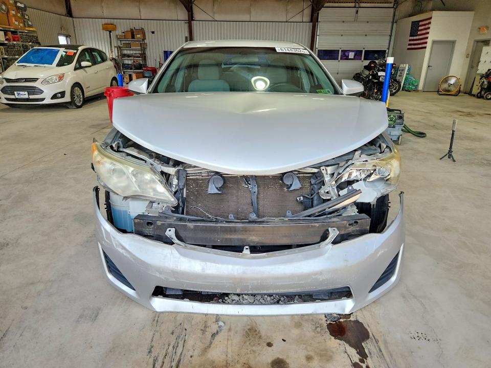 61443626 :رقم المزاد ، 4T4BF1FK4ER363358 vin ، 2014 Toyota Camry مزاد بيع