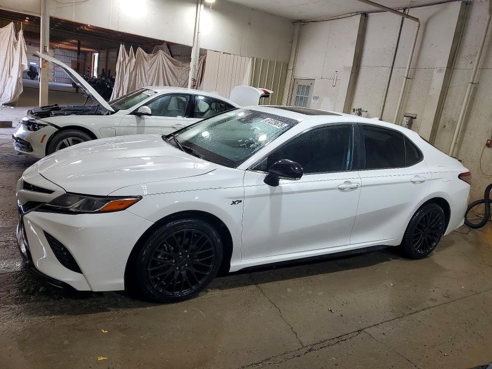 61229676 :رقم المزاد ، 4T1B11HK3KU694613 vin ، 2019 Toyota Camry مزاد بيع