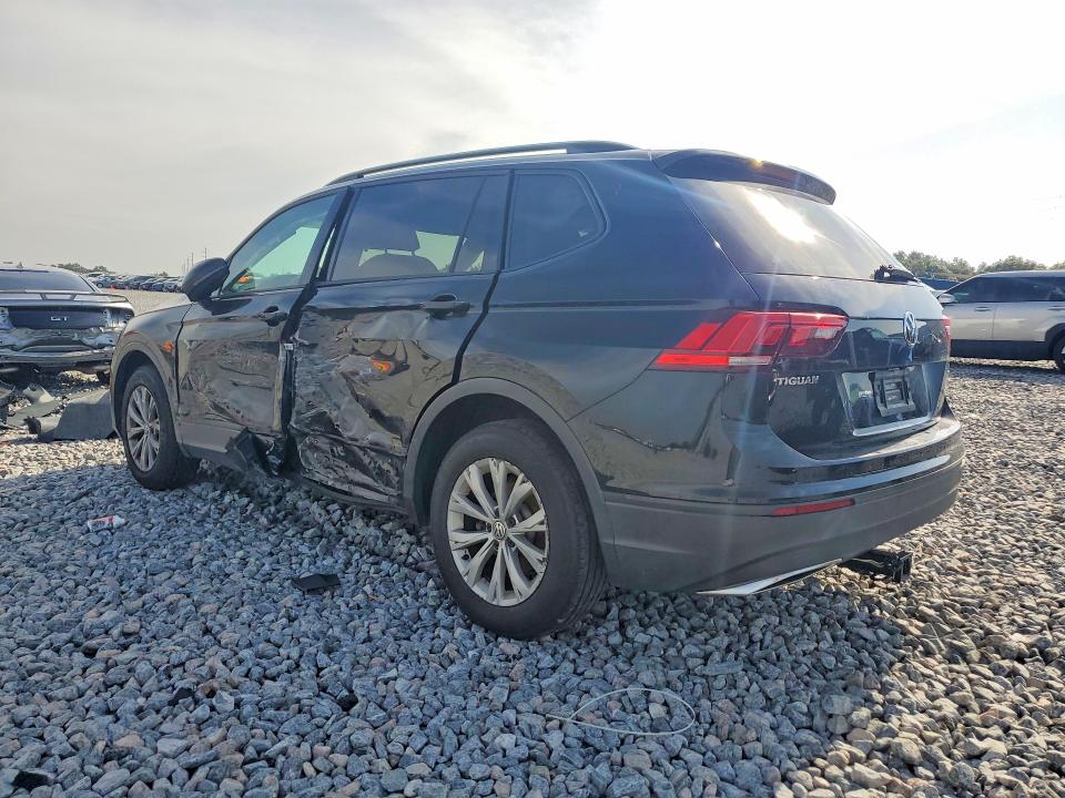 62070626 :رقم المزاد ، 3VV0B7AX8JM083238 vin ، 2018 Volkswagen Tiguan مزاد بيع