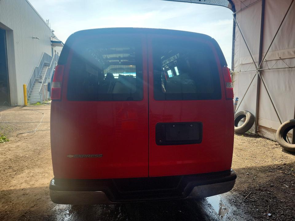 60181976 :رقم المزاد ، 1GCWGAFF3H1333919 vin ، 2017 Chevrolet Express G2500 مزاد بيع
