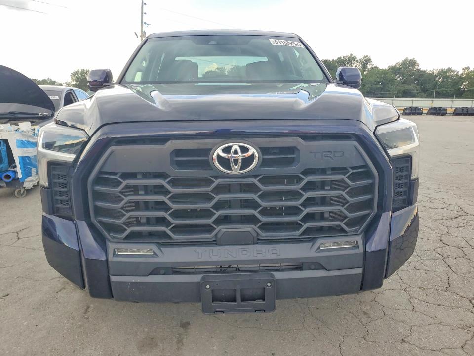 Продажа на аукционе авто 2022 Toyota Tundra, vin: 5TFLA5DB9NX041051, номер лота: 61108686