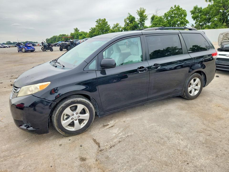 62324566 :رقم المزاد ، 5TDKK3DC8BS066529 vin ، 2011 Toyota Sienna مزاد بيع