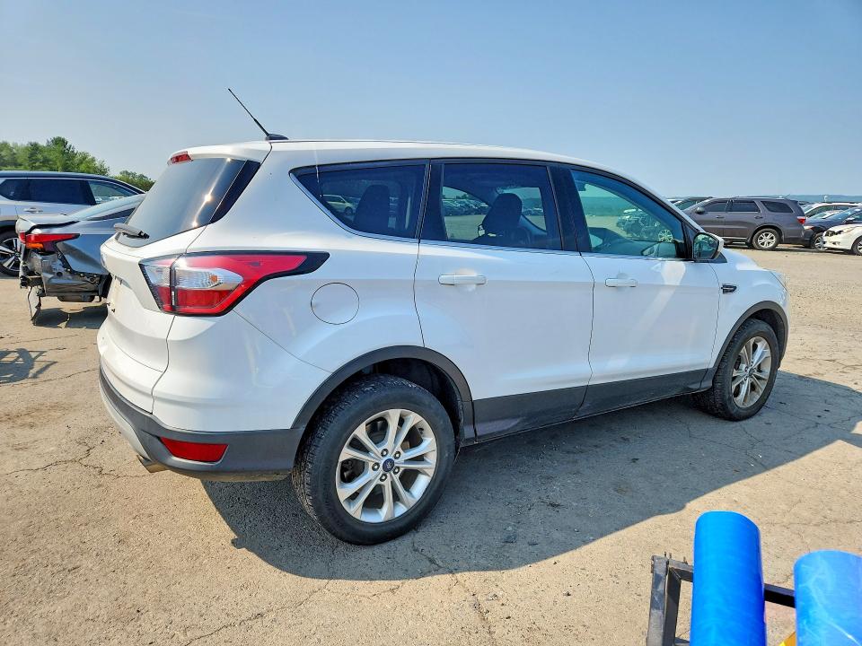 62754276 :رقم المزاد ، 1FMCU9GD2JUA77666 vin ، 2018 Ford Escape مزاد بيع