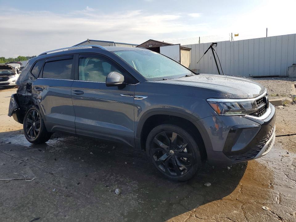 61537556 :رقم المزاد ، 3VVYX7B2XNM090737 vin ، 2022 Volkswagen Taos مزاد بيع
