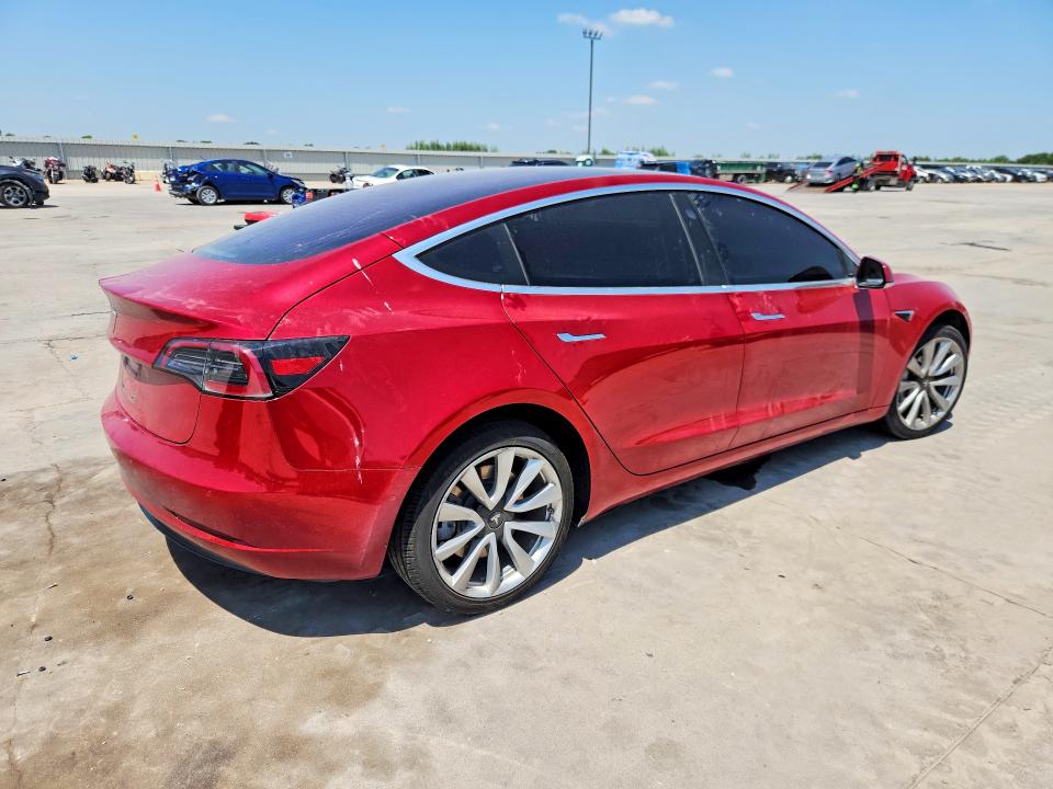 62431576 :رقم المزاد ، 5YJ3E1EA5JF015439 vin ، 2018 Tesla Model 3 مزاد بيع