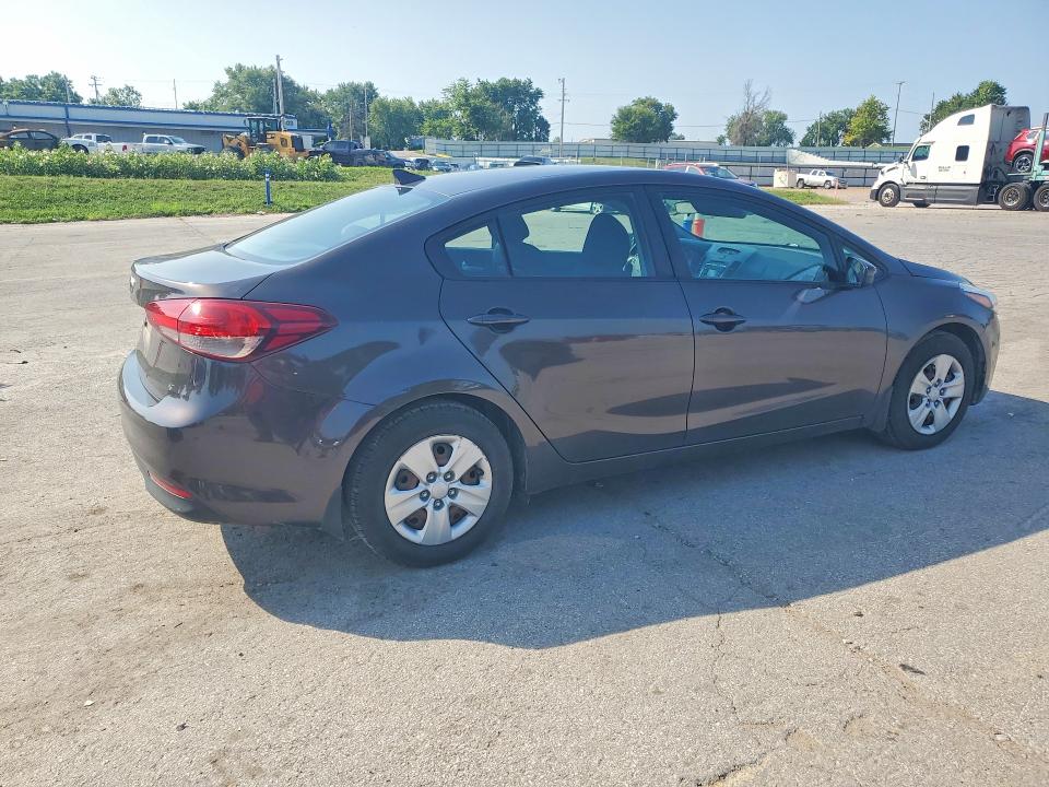 62630566 :رقم المزاد ، 3KPFK4A74HE039149 vin ، 2017 Kia Forte مزاد بيع