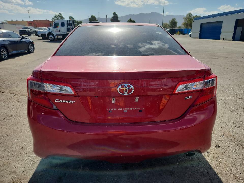 63024086 :رقم المزاد ، 4T1BF1FK3EU817044 vin ، 2014 Toyota Camry مزاد بيع