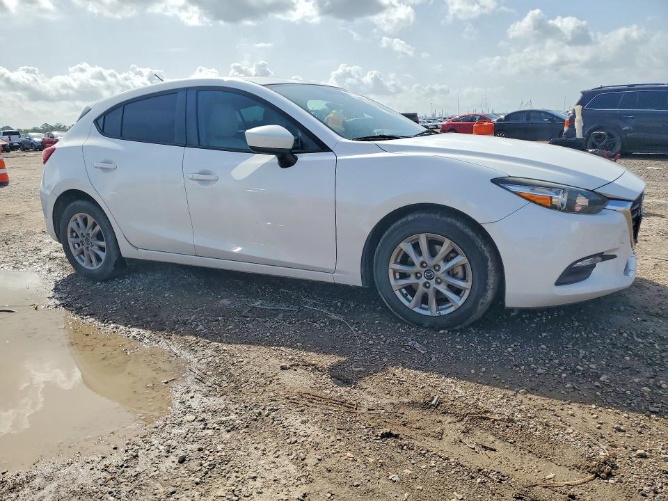 61067426 :رقم المزاد ، 3MZBN1K71HM102844 vin ، 2017 Mazda 3 مزاد بيع