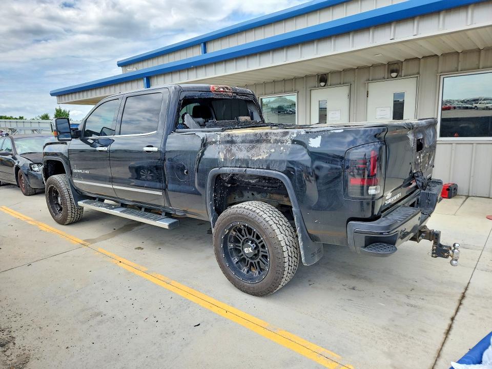 60181806 :رقم المزاد ، 1GT120E88FF553787 vin ، 2015 Gmc Sierra مزاد بيع