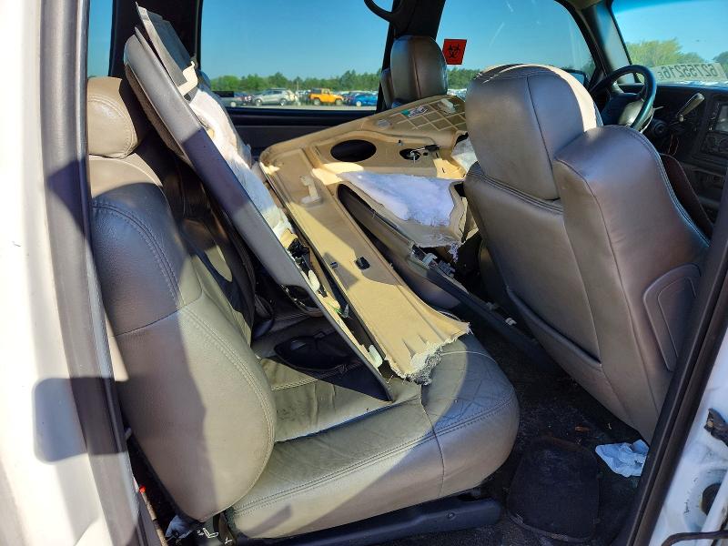 62755216 :رقم المزاد ، 1GNFK16T42J199229 vin ، 2002 Chevrolet Suburban مزاد بيع