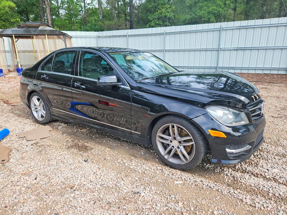 2014 Mercedes-benz C მანქანა იყიდება აუქციონზე, vin: WDDGF8AB4EA907840, აუქციონის ნომერი: 61900226