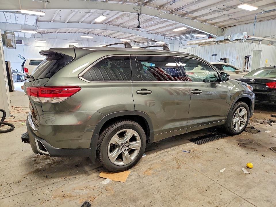 Продаж на аукціоні авто 2019 Toyota Highlander, vin: 5TDDZRFH7KS925531, номер лоту: 61790416