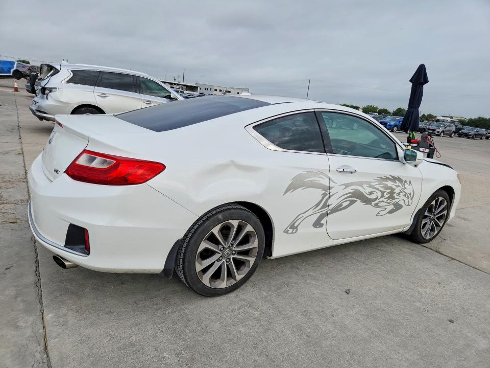 61048766 :رقم المزاد ، 1HGCT2B85FA003063 vin ، 2015 Honda Accord مزاد بيع