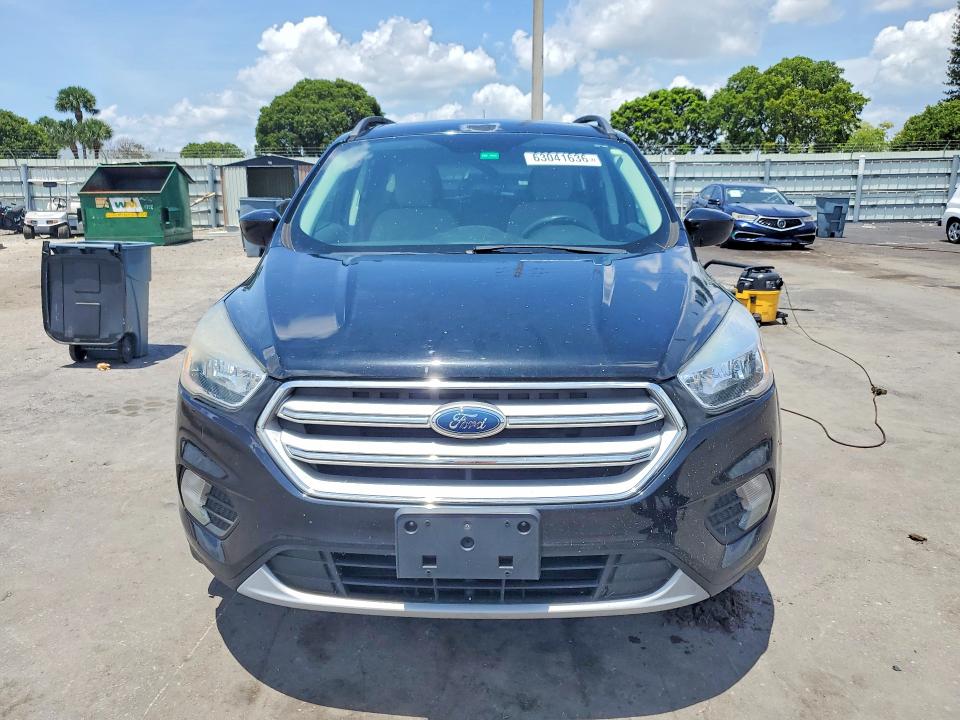 63041636 :رقم المزاد ، 1FMCU0GD4JUC61311 vin ، 2018 Ford Escape مزاد بيع