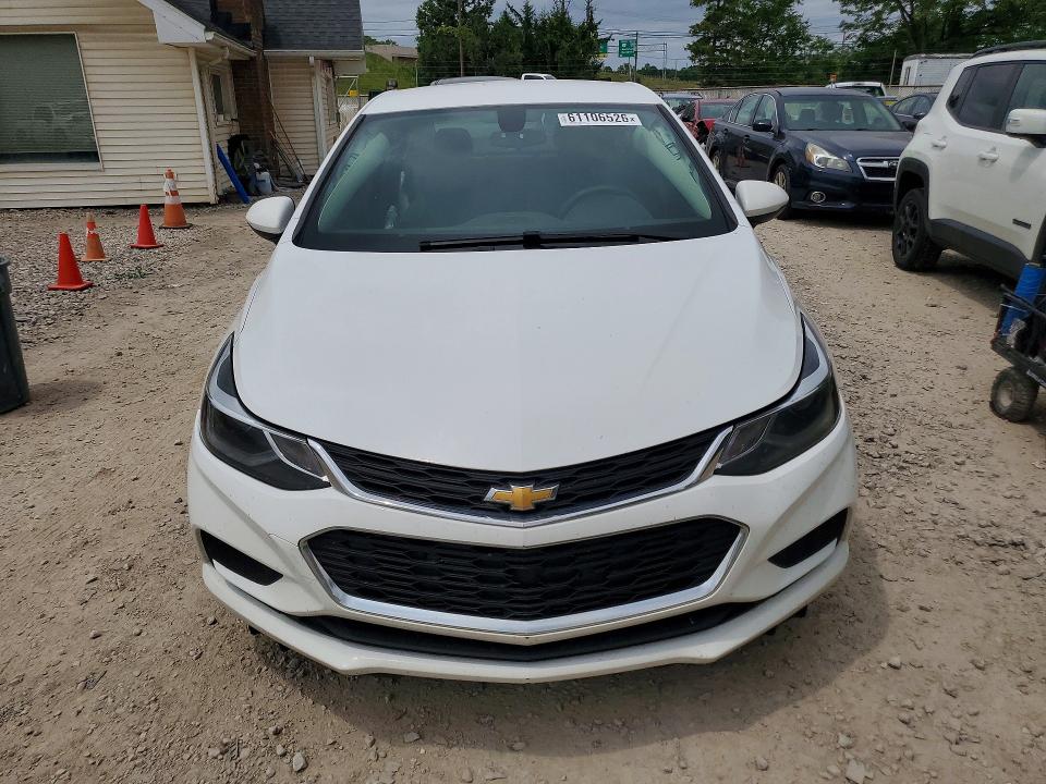 61106526 :رقم المزاد ، 1G1BE5SM6H7239510 vin ، 2017 Chevrolet Cruze مزاد بيع