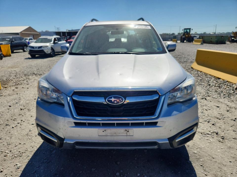 60693126 :رقم المزاد ، JF2SJAGC7JH566365 vin ، 2018 Subaru Forester مزاد بيع