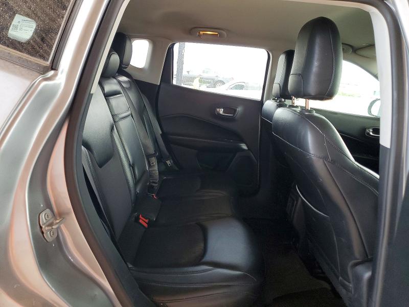 60762836 :رقم المزاد ، 3C4NJCBBXJT499994 vin ، 2018 Jeep Compass مزاد بيع