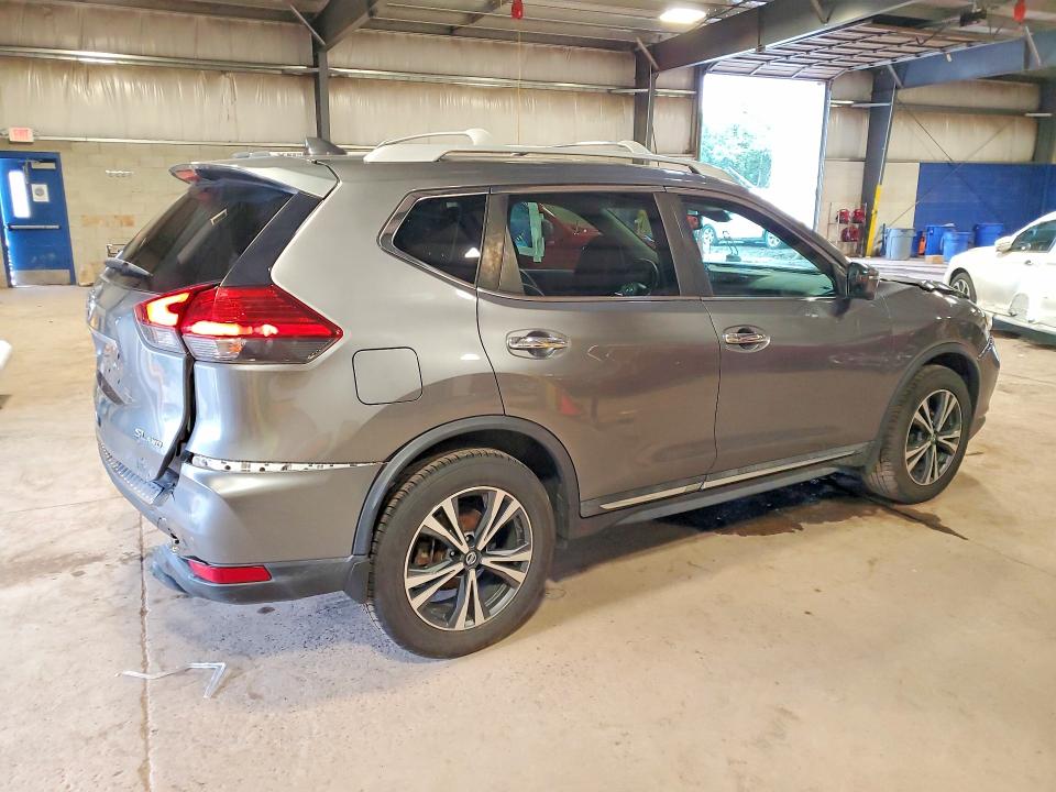 59681656 :رقم المزاد ، 5N1AT2MV7HC887146 vin ، 2017 Nissan Rogue مزاد بيع