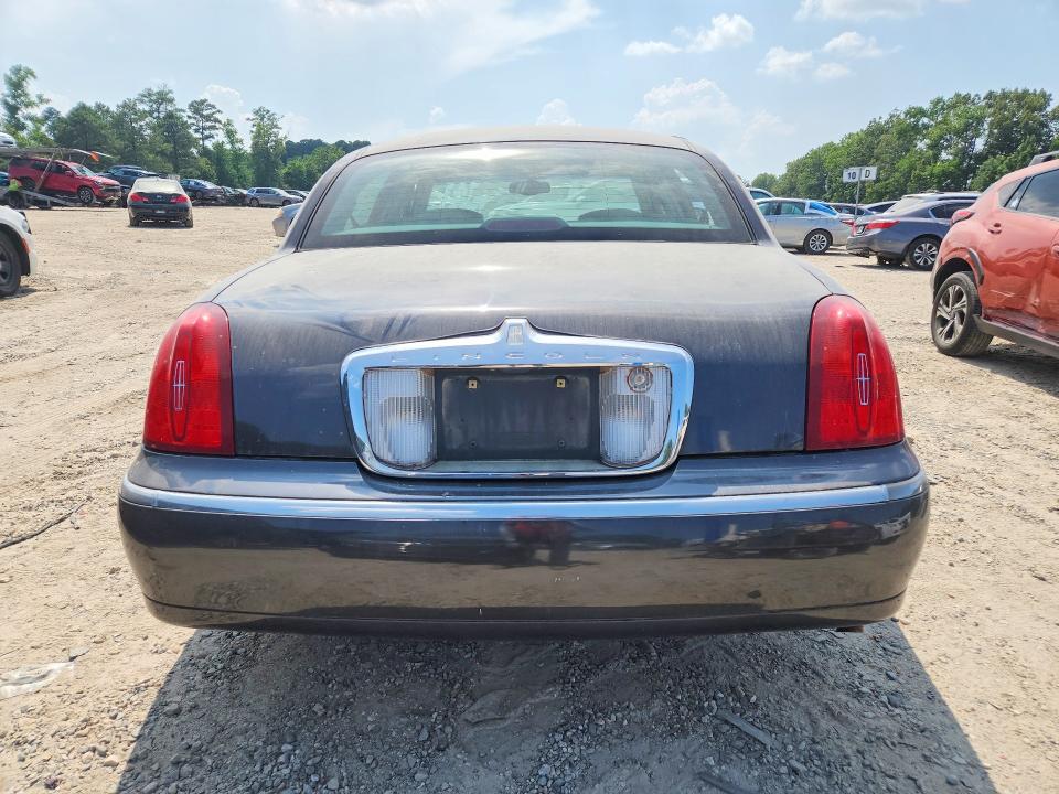 59534566 :رقم المزاد ، 1LNHM82WX1Y722520 vin ، 2001 Lincoln Town Car مزاد بيع