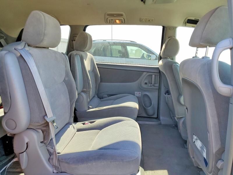 60628906 :رقم المزاد ، 5TDZA23C84S210287 vin ، 2004 Toyt Sienna مزاد بيع