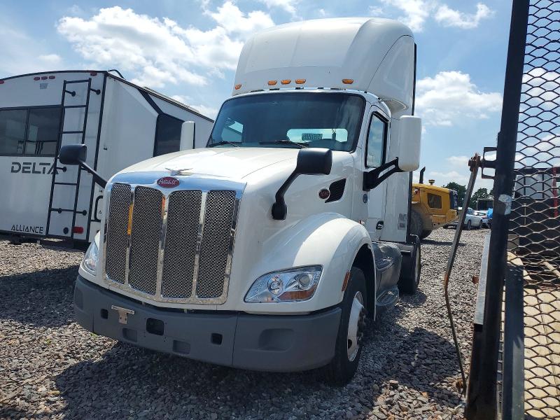 Продаж на аукціоні авто 2018 Peterbilt 579, vin: 1XPBA48X1JD477771, номер лоту: 57910606