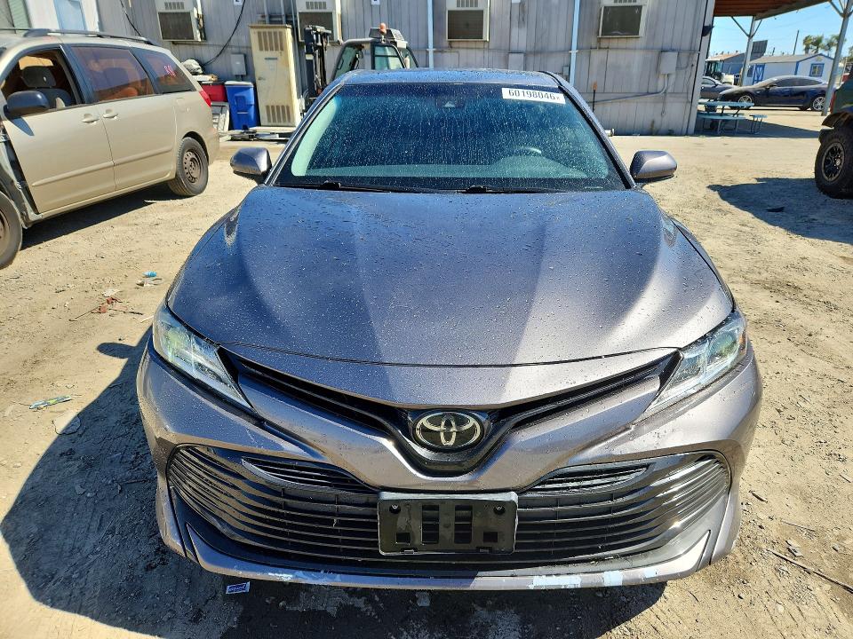Продаж на аукціоні авто 2018 Toyota Camry, vin: 4T1B11HK3JU658239, номер лоту: 60198046