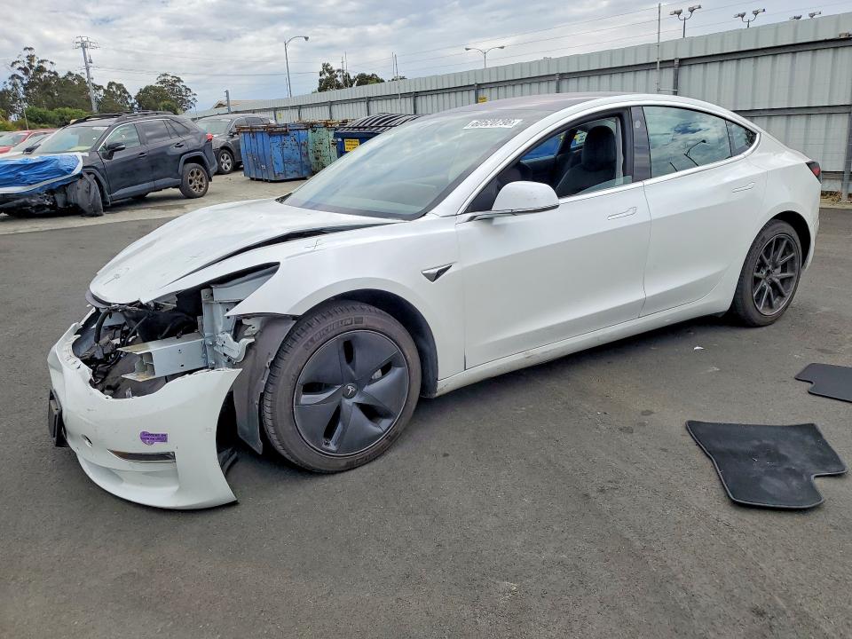 60520796 :رقم المزاد ، 5YJ3E1EA5JF162330 vin ، 2018 Tesla Model 3 مزاد بيع