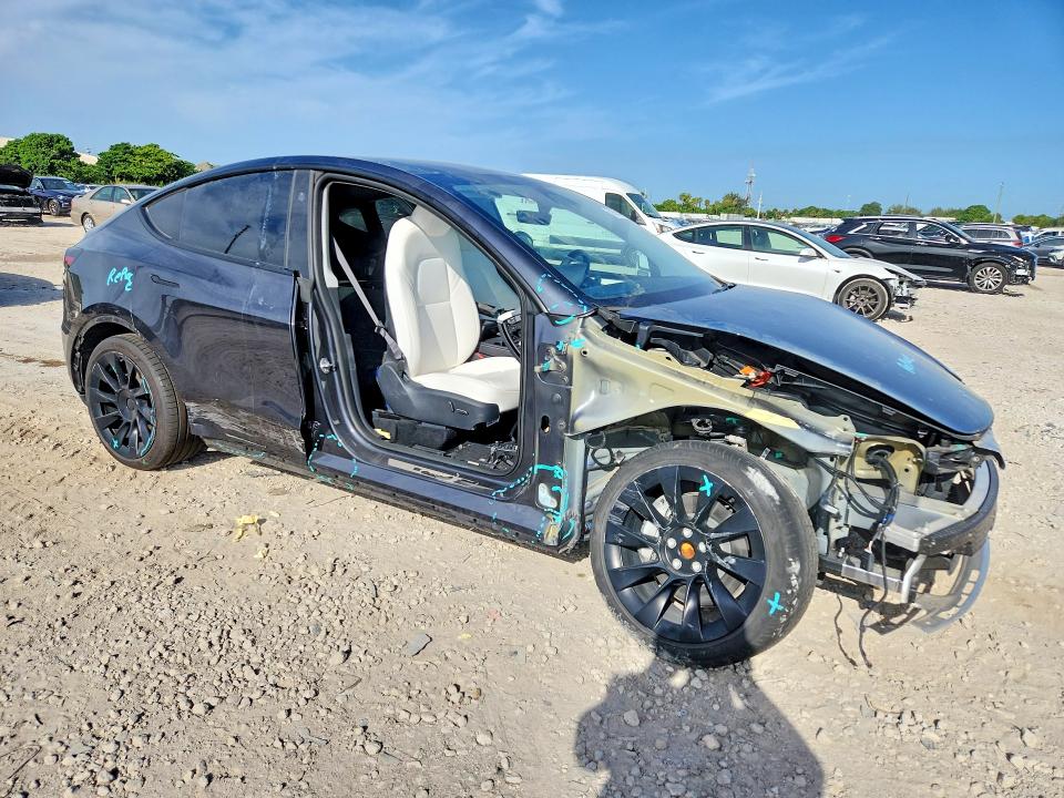 2024 Tesla Model Y მანქანა იყიდება აუქციონზე, vin: 7SAYGDED1RF009051, აუქციონის ნომერი: 59263146