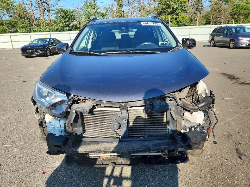 60831796 :رقم المزاد ، JTMBFREV3JJ246939 vin ، 2018 Toyota Rav4 مزاد بيع