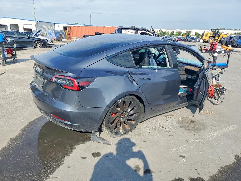 61536546 :رقم المزاد ، 5YJ3E1ECXNF277514 vin ، 2022 Tesla Model 3 مزاد بيع