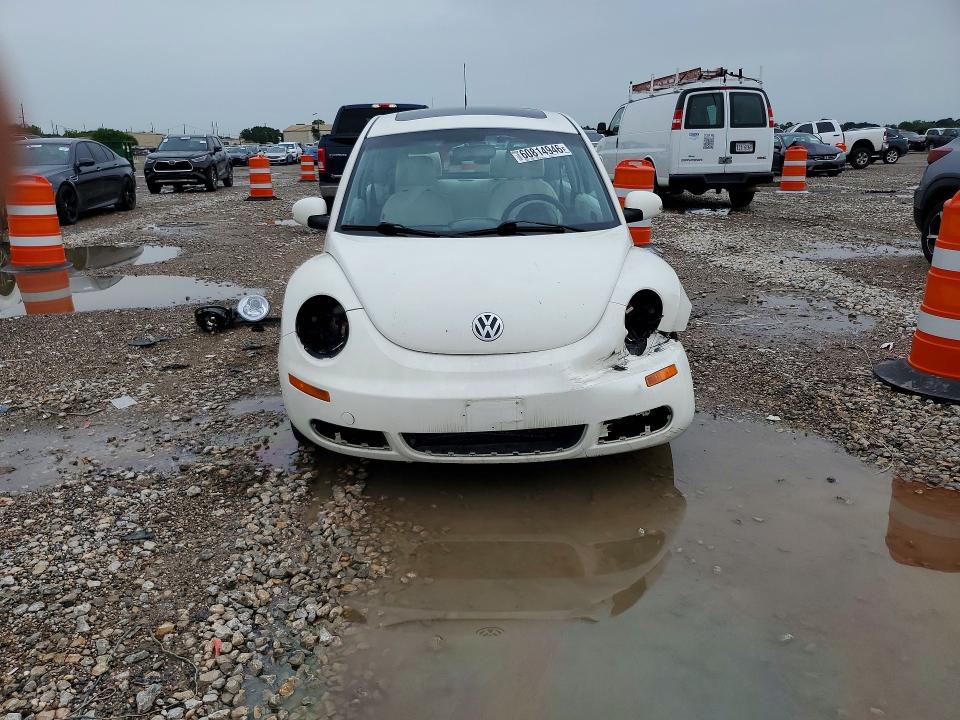 60814946 :رقم المزاد ، 3VWFG31C98M510692 vin ، 2008 Volkswagen New Beetle مزاد بيع