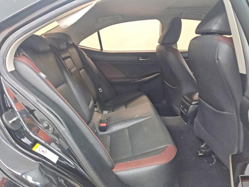60930196 :رقم المزاد ، JTHBA1D28J5067164 vin ، 2018 Lexus Is مزاد بيع