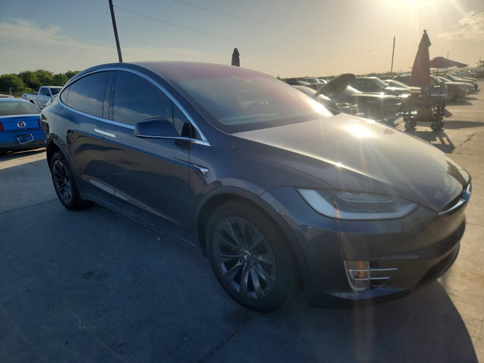 Продажа на аукционе авто 2018 Tesla Model X, vin: 5YJXCAE25JF117775, номер лота: 60075626