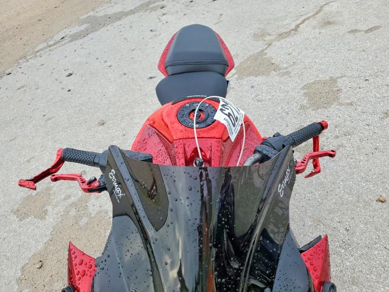 62107336 :رقم المزاد ، JKAEXEE16CDA07819 vin ، 2012 Kawasaki Ex650 مزاد بيع