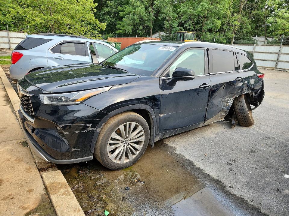 61013296 :رقم المزاد ، 5TDKDRBH8PS518515 vin ، 2023 Toyota Highlander مزاد بيع