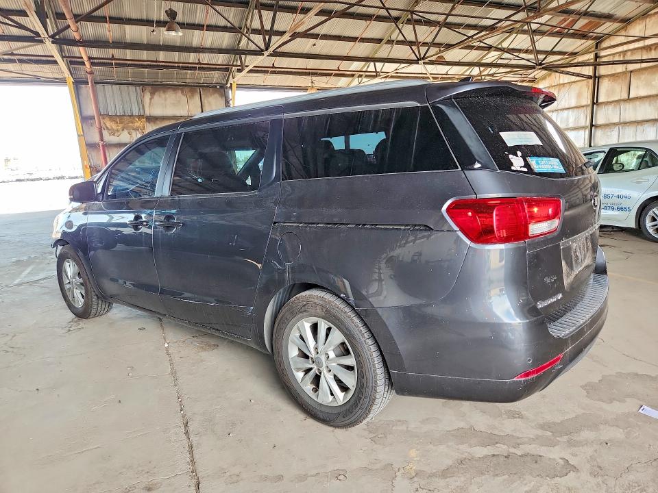 61441556 :رقم المزاد ، KNDMB5C18H6338350 vin ، 2017 Kia Sedona مزاد بيع