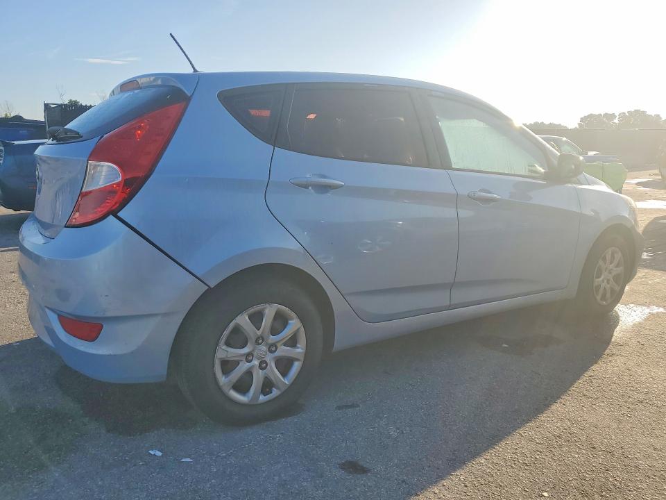 2013 Hyundai Accent მანქანა იყიდება აუქციონზე, vin: KMHCT5AE2DU106777, აუქციონის ნომერი: 59343476